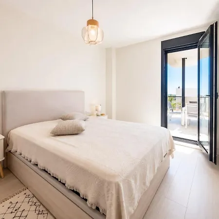 Modern Luxury - Camarate Hills Apartmán *