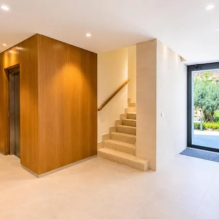 Modern Luxury - Camarate Hills